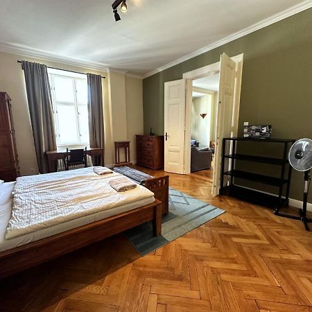 Gorkeho Apartment In City Centre Pressburg Exterior foto
