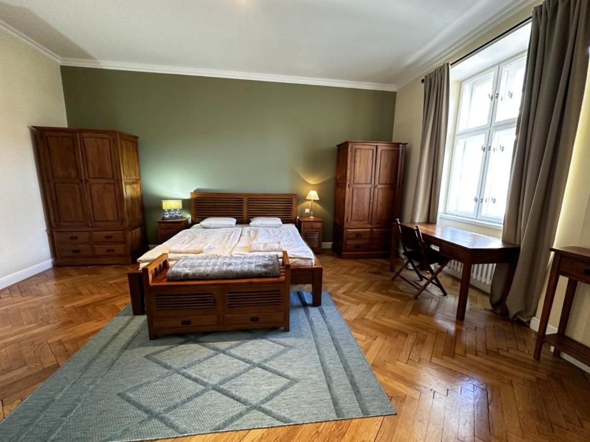 Gorkeho Apartment In City Centre Pressburg Exterior foto